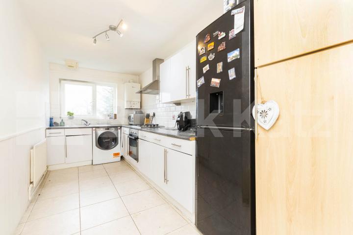 Spacious 2 double bedroom tucked away on a close with Parking  Montague Close, High Barnet 